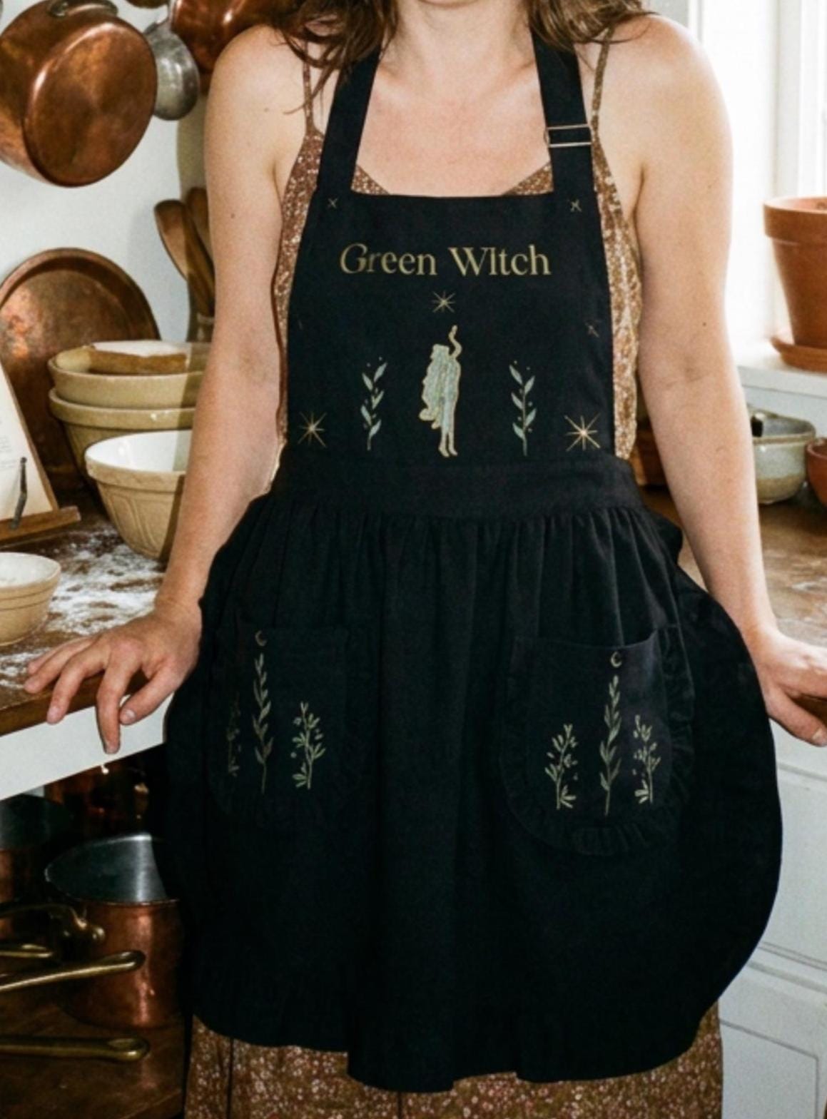 Green Witch Kitchen Apron for Herb Lovers, Cottagecore Gift for Her, Botanical Ruffled Pinafore for Gardeners, Whimsical Kitchen Witch Decor