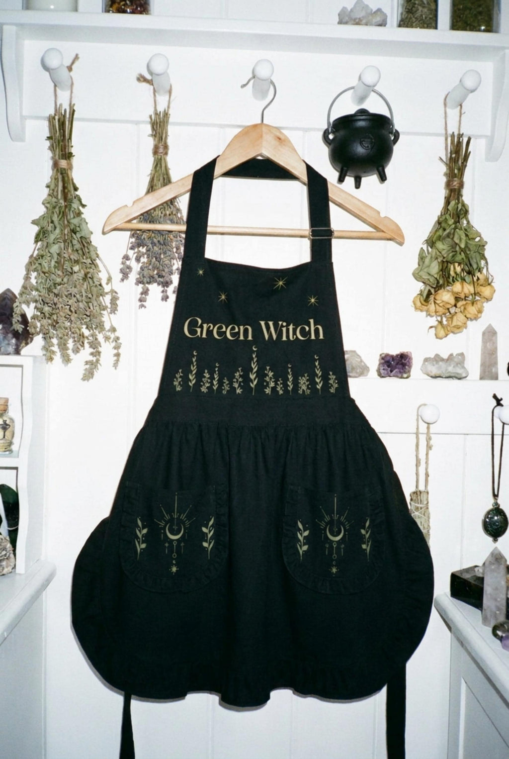 Green Witch Ruffled Apron with Pockets | Kitchen Witch Apothecary Garden Apron | Herbalist Gift for Her |Cottagecore Cooking Pinafore