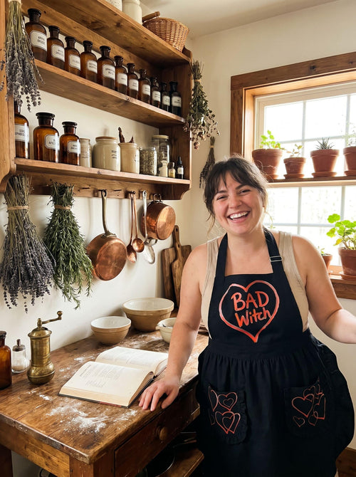 Black Ruffled Kitchen Apron with Pockets – Aesthetic Cottagecore Baking Pinafore – Dark Whimsical Hostess Gift