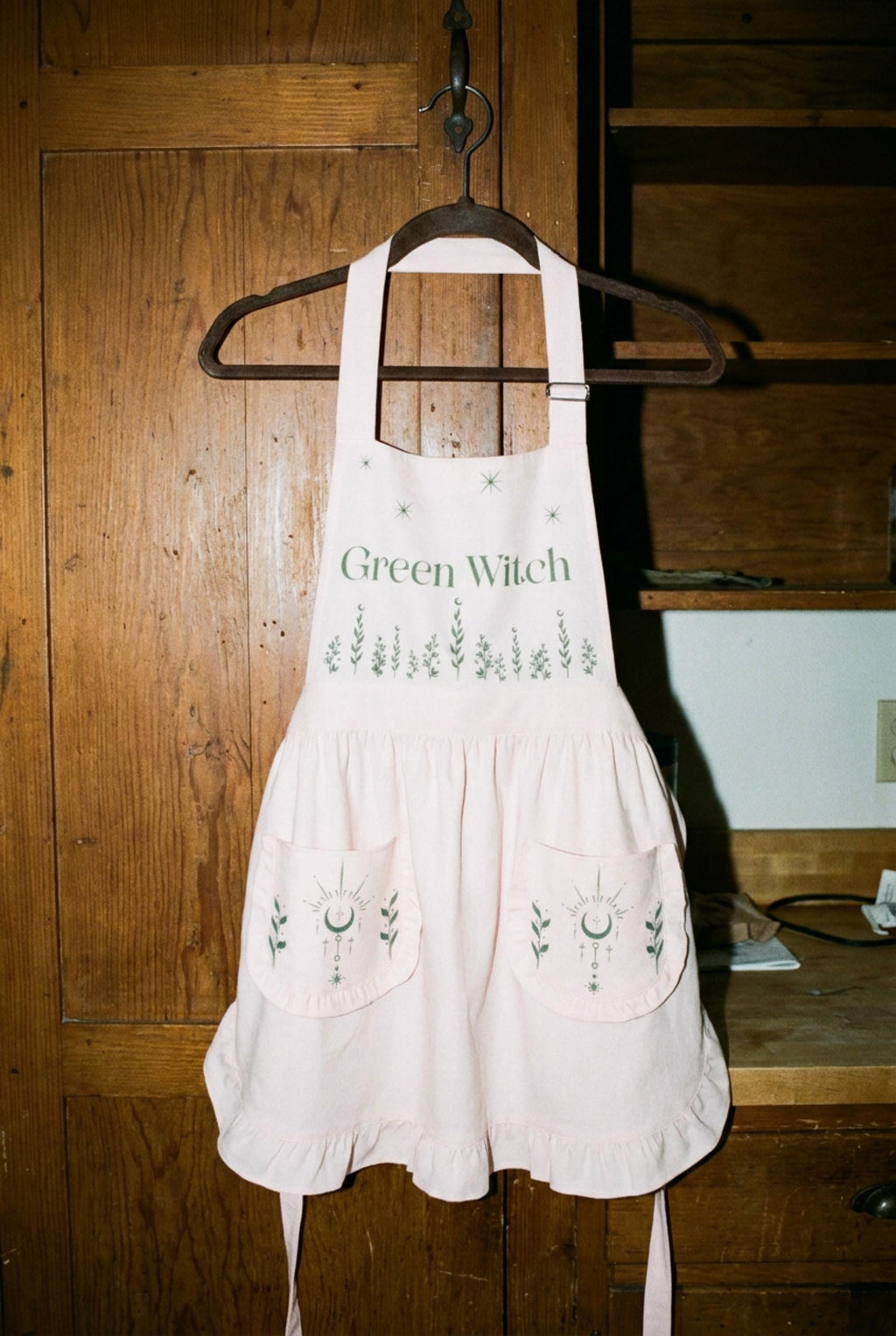 Green Witch Ruffled Apron with Pockets | Kitchen Witch Apothecary Garden Apron | Herbalist Gift for Her |Cottagecore Cooking Pinafore
