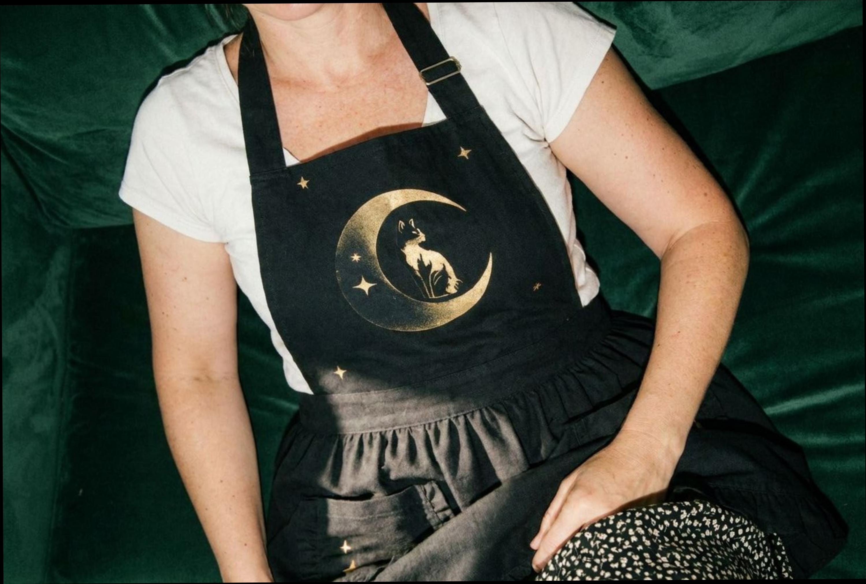 Moon Cat Ruffled Apron with Pockets, Whimsigoth Kitchen Decor, Witchy Baking Apron for Women, Goth Cottagecore Cook Gift, Magic Housewarming
