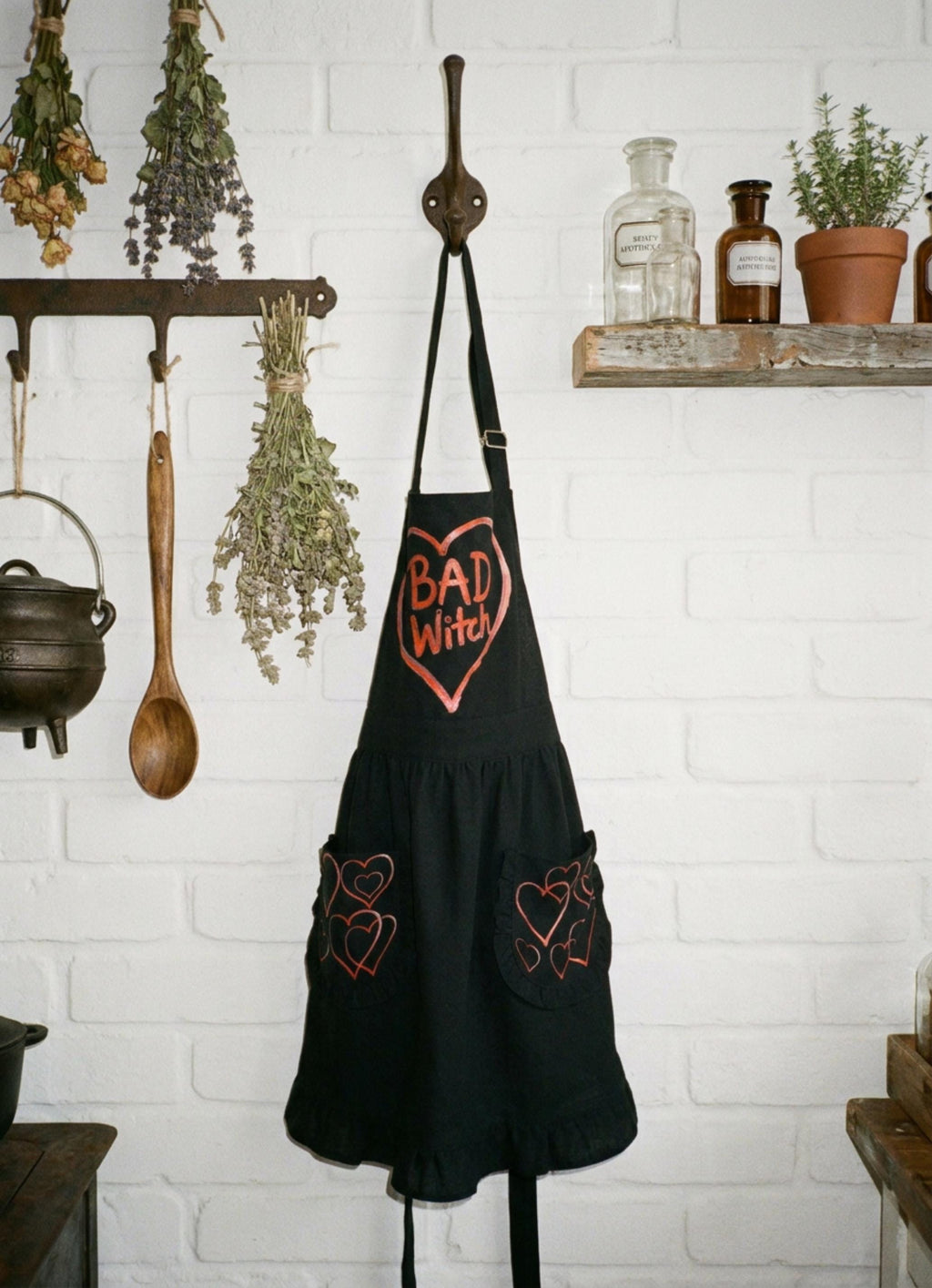 Black Ruffled Kitchen Apron with Pockets – Aesthetic Cottagecore Baking Pinafore – Dark Whimsical Hostess Gift