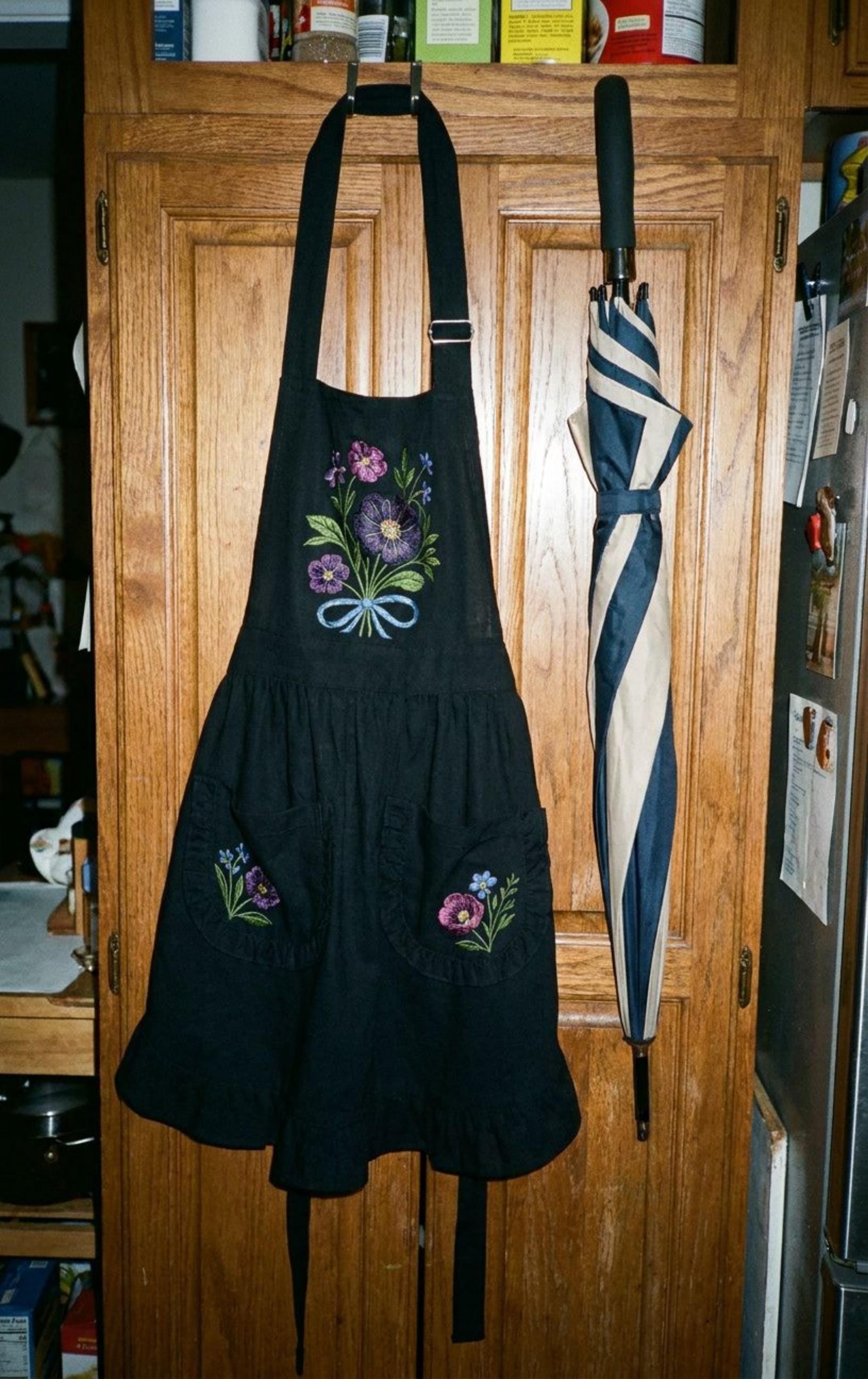 Forget Me Nots Ruffled Apron with Pockets, Vintage Floral Kitchen Decor, Cottagecore Baking Apron for Women, Dark Violet Flower Gift for Mom