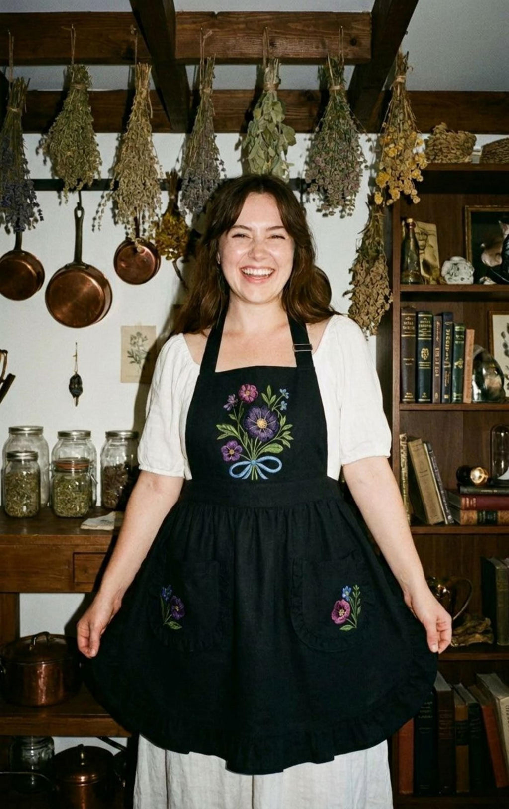 Forget Me Nots Ruffled Apron with Pockets, Vintage Floral Kitchen Decor, Cottagecore Baking Apron for Women, Dark Violet Flower Gift for Mom