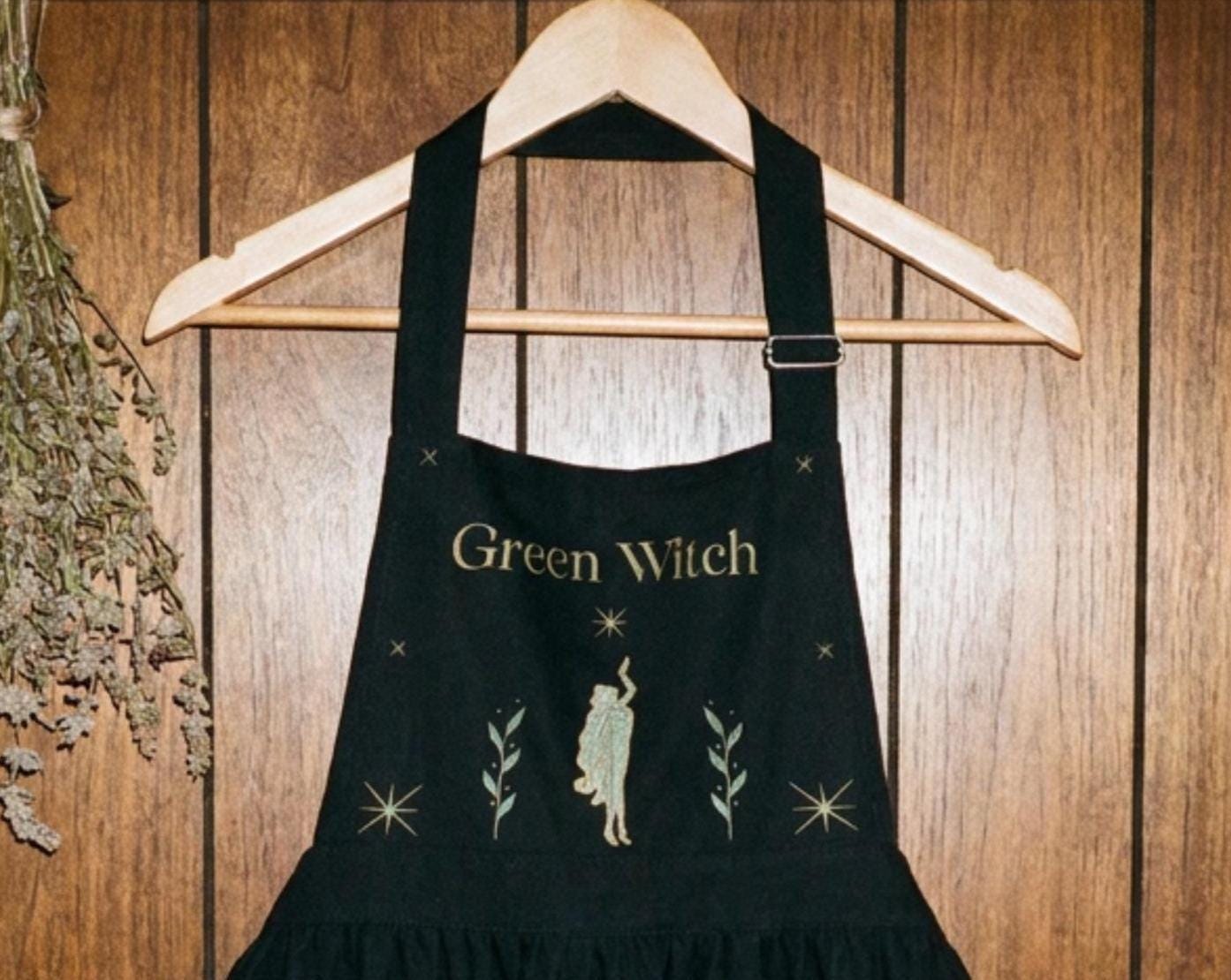 Green Witch Kitchen Apron for Herb Lovers, Cottagecore Gift for Her, Botanical Ruffled Pinafore for Gardeners, Whimsical Kitchen Witch Decor