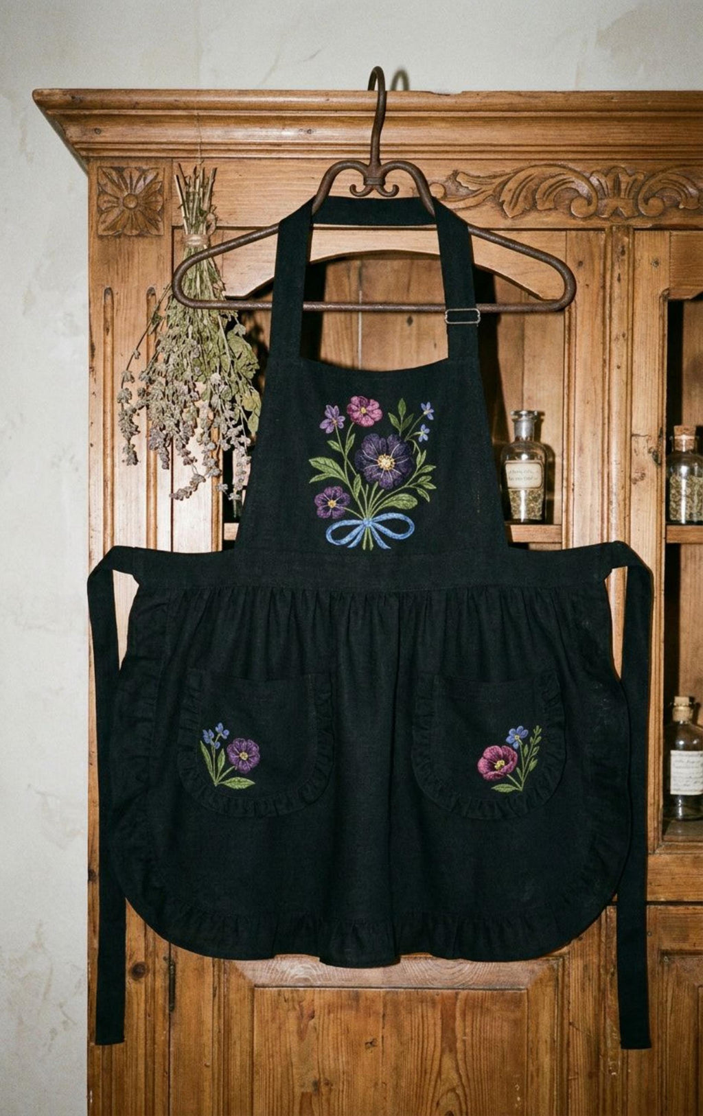 Forget Me Nots Ruffled Apron with Pockets, Vintage Floral Kitchen Decor, Cottagecore Baking Apron for Women, Dark Violet Flower Gift for Mom