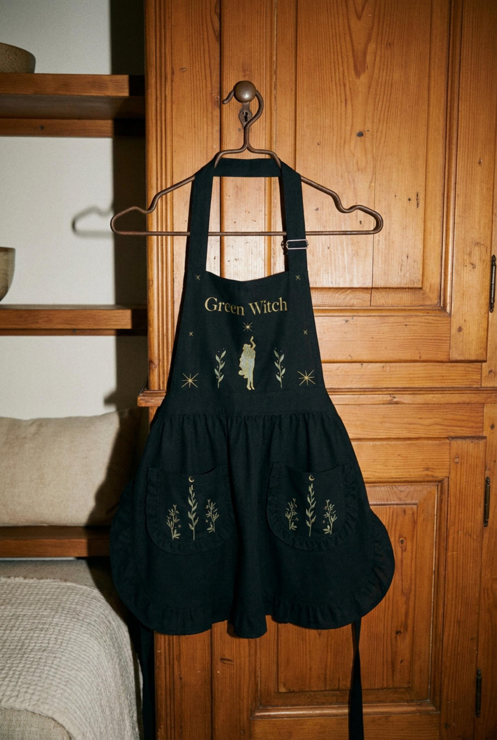 Green Witch Kitchen Apron for Herb Lovers, Cottagecore Gift for Her, Botanical Ruffled Pinafore for Gardeners, Whimsical Kitchen Witch Decor