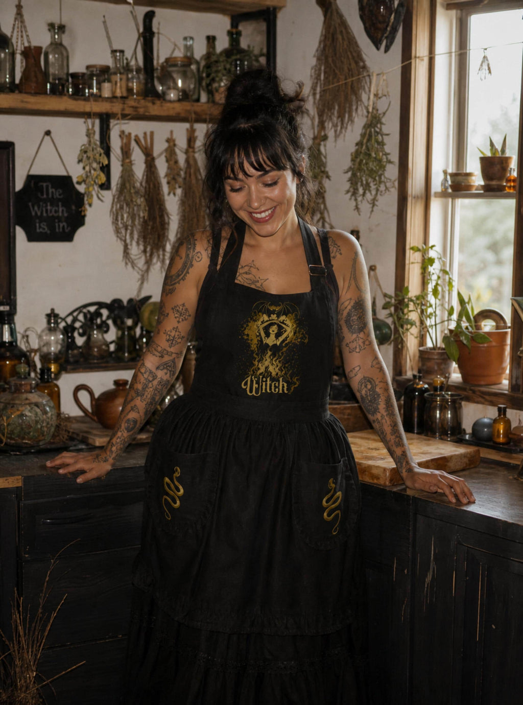 Goth Witch Ruffled Apron with Pockets, Whimsigoth Kitchen Decor, Black Cottagecore Apron for Baking, Gothic Gift for Her, Witchy Kitchenware