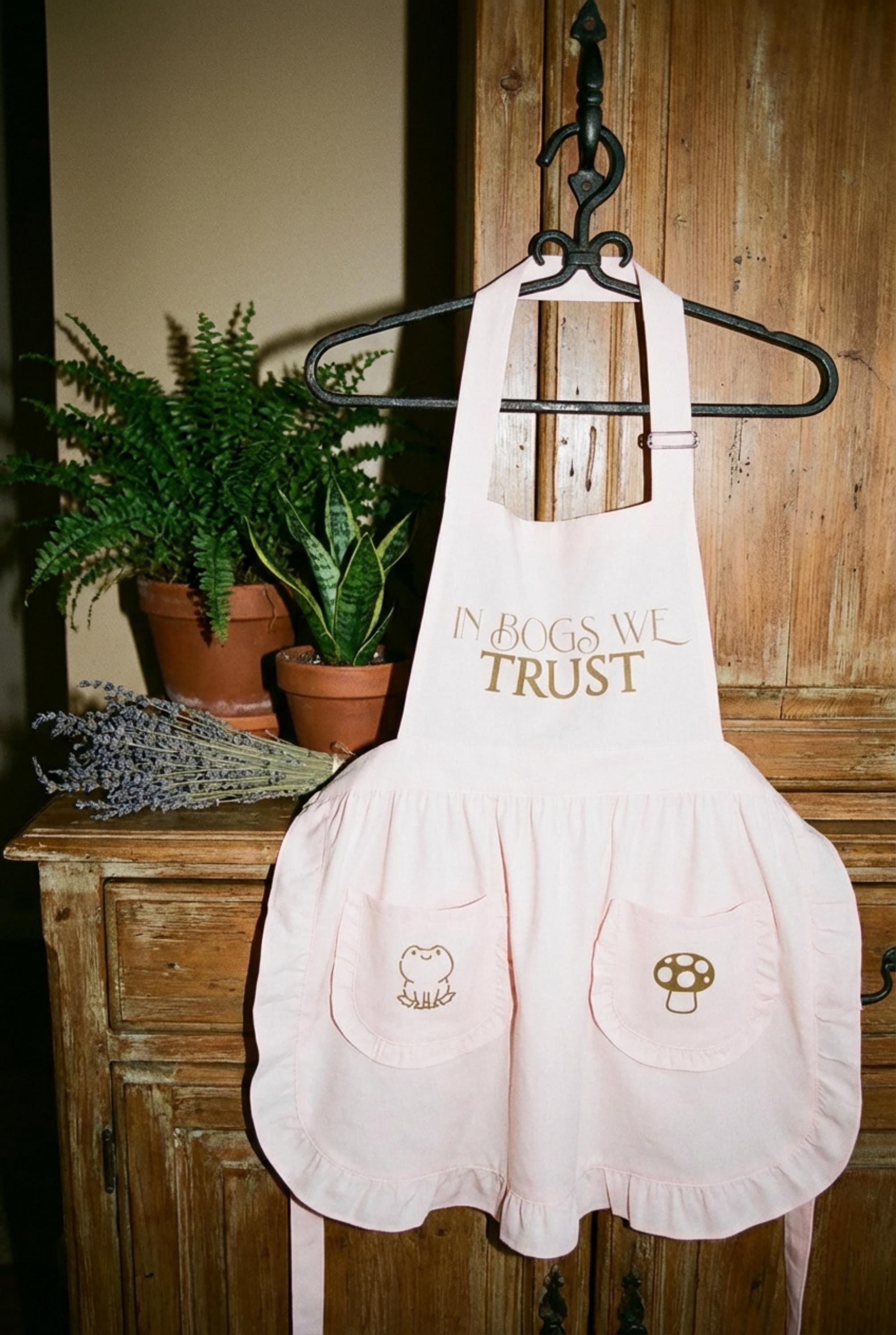 In Bogs We Trust Ruffled Apron with Pockets - Toad and Mushroom Kitchen  Cottagecore Baking Gift - Whimsigoth Gardening Apron