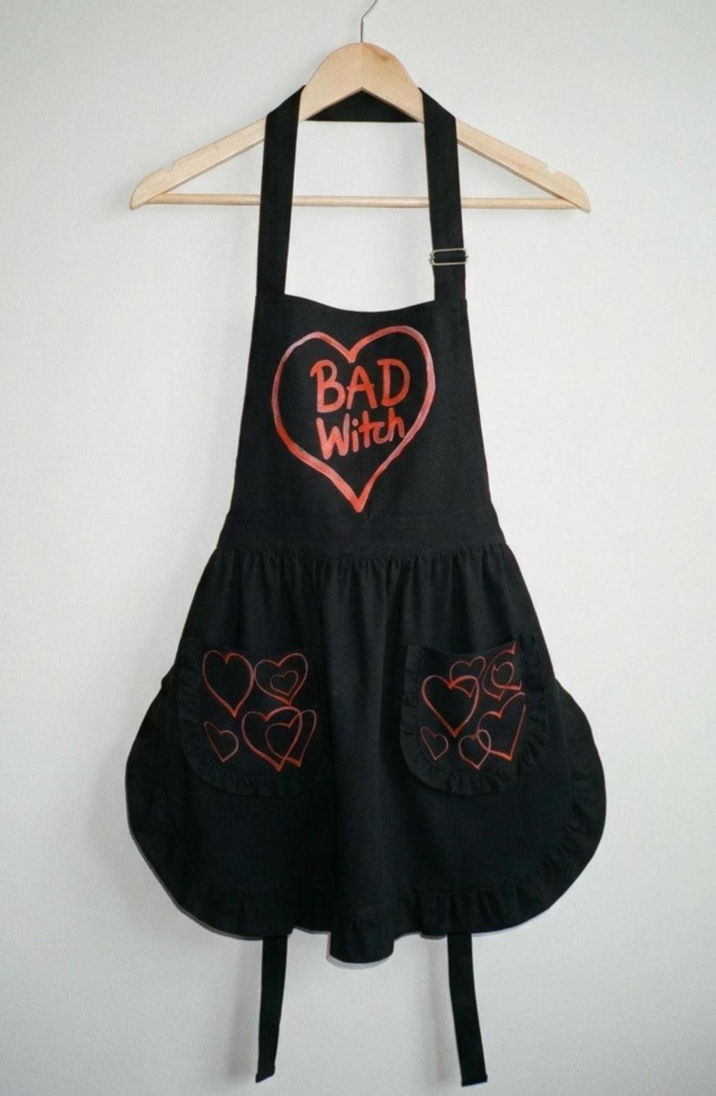 Black Ruffled Kitchen Apron with Pockets – Aesthetic Cottagecore Baking Pinafore – Dark Whimsical Hostess Gift