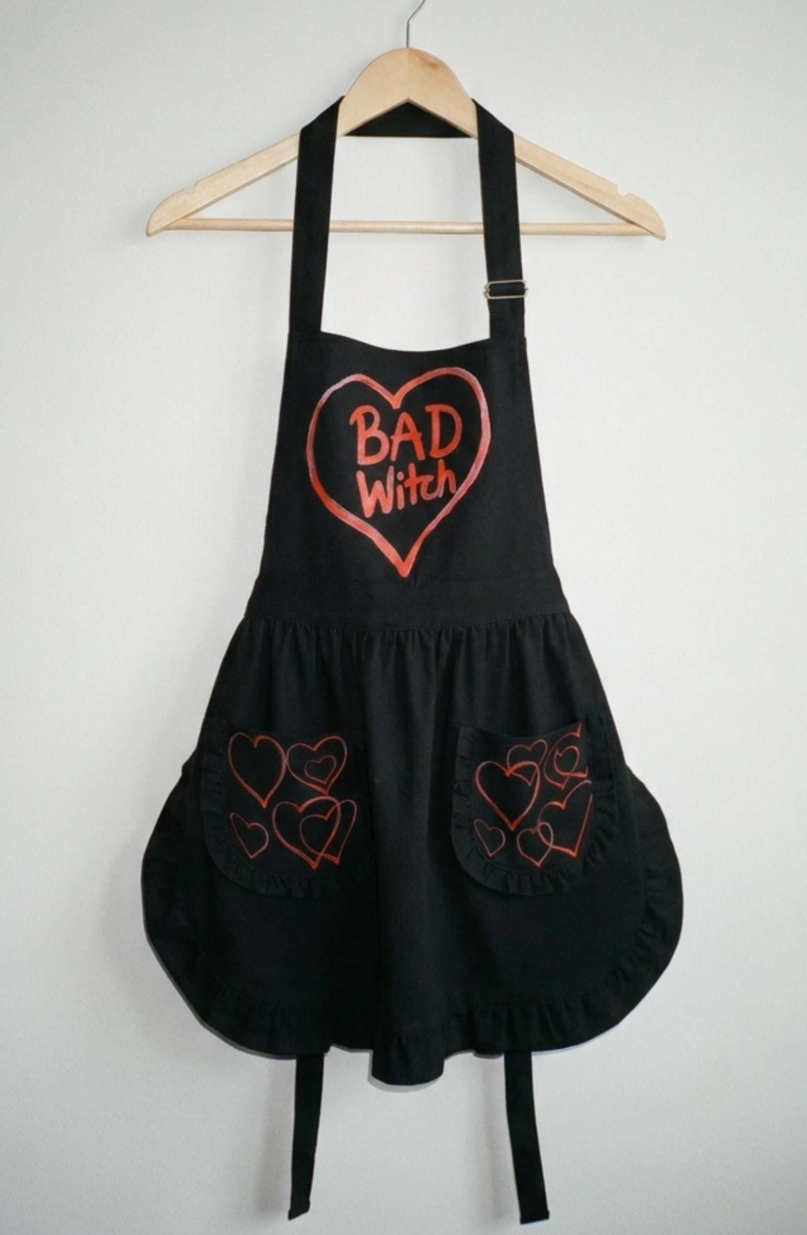 Black Ruffled Kitchen Apron with Pockets – Aesthetic Cottagecore Baking Pinafore – Dark Whimsical Hostess Gift